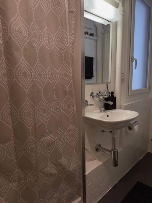 Suesse Wohnung In Zuercher Altstadt 3 チューリッヒ エクステリア 写真